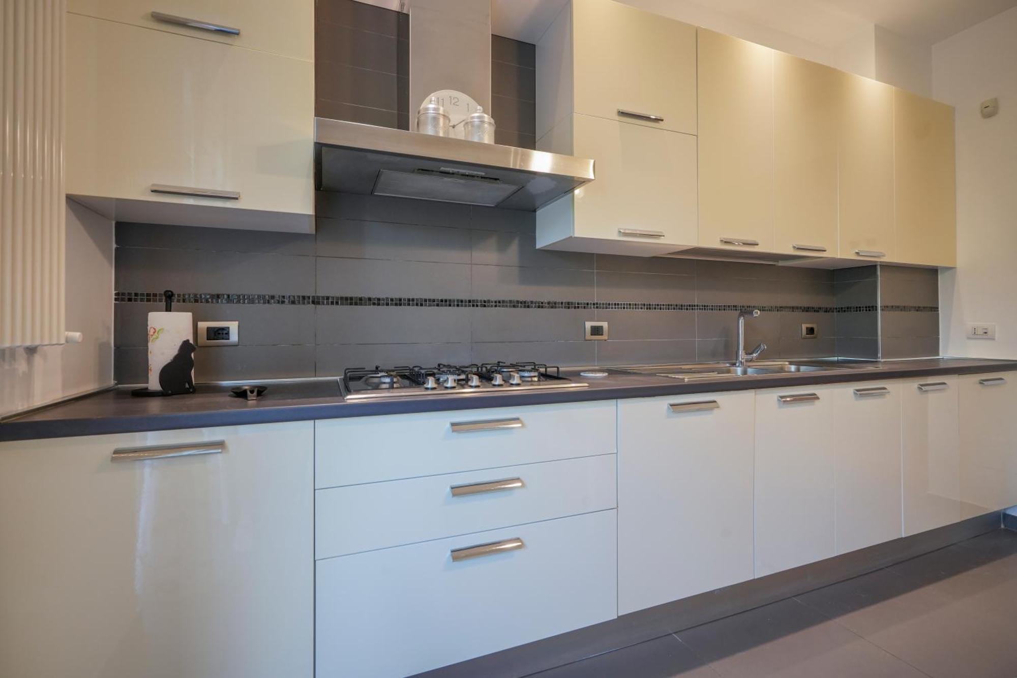 Gli Aquiloni Apartment - Steps From The Station Bari Ngoại thất bức ảnh