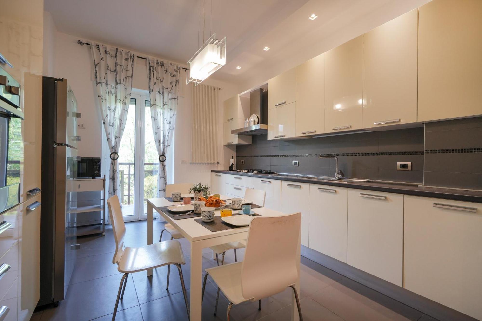Gli Aquiloni Apartment - Steps From The Station Bari Ngoại thất bức ảnh