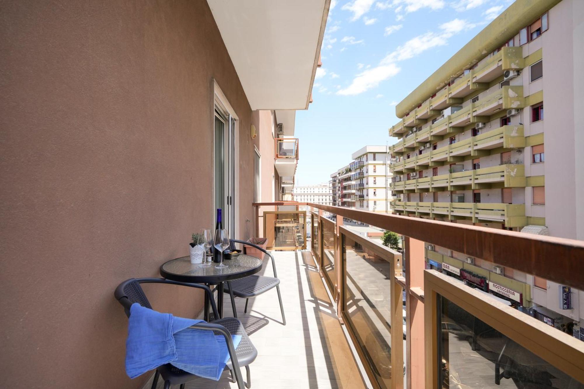 Gli Aquiloni Apartment - Steps From The Station Bari Ngoại thất bức ảnh